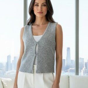 Rumored Gray Sleeveless V‑Neck Button Cardigan Vest